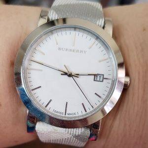 Burberry (authentic) Women's Timepiece